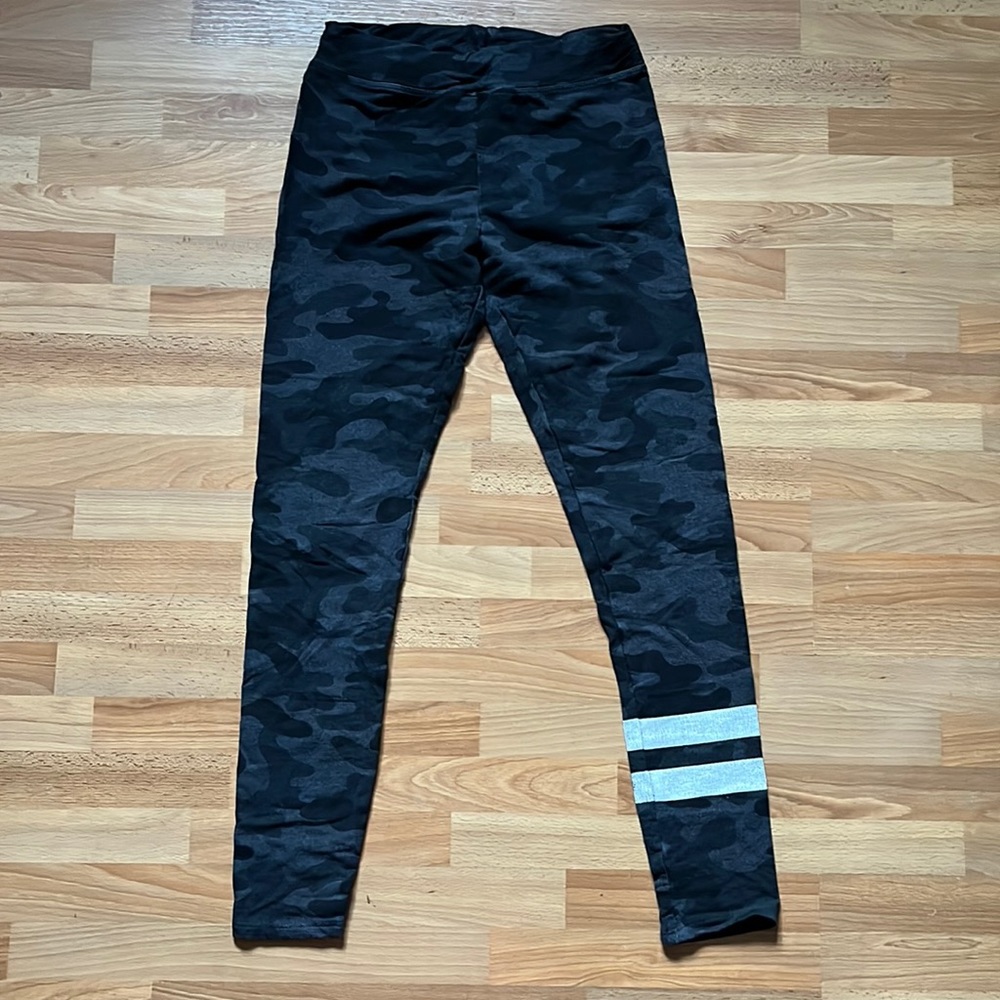 Sundry Camo Camouflage White Stripes Yoga Pants Leggings Size 1 Small